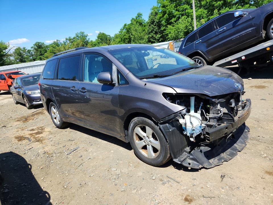 2013 Toyota Sienna le