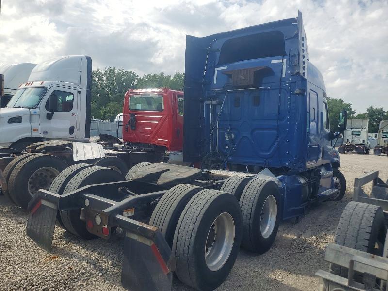 2016 Freightliner Cascadia 113 Semi Truck