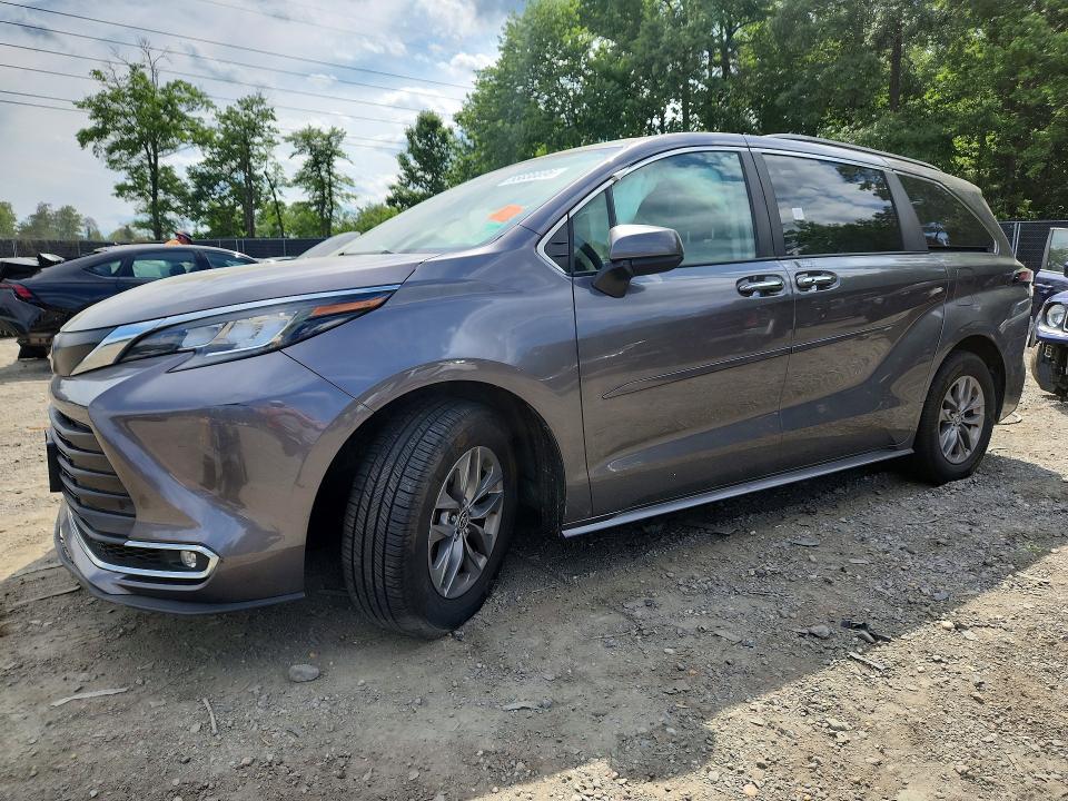2023 Toyota Sienna xle