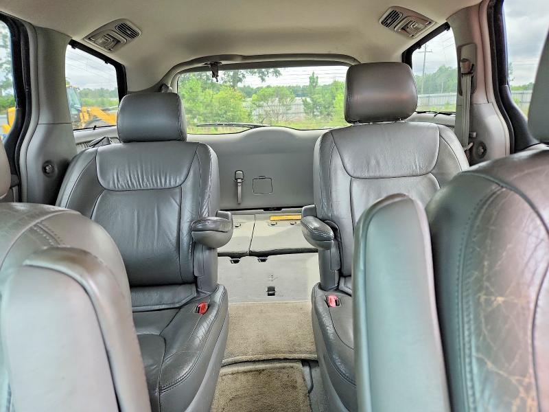 2004 Toyota Sienna xle 7 Passenger