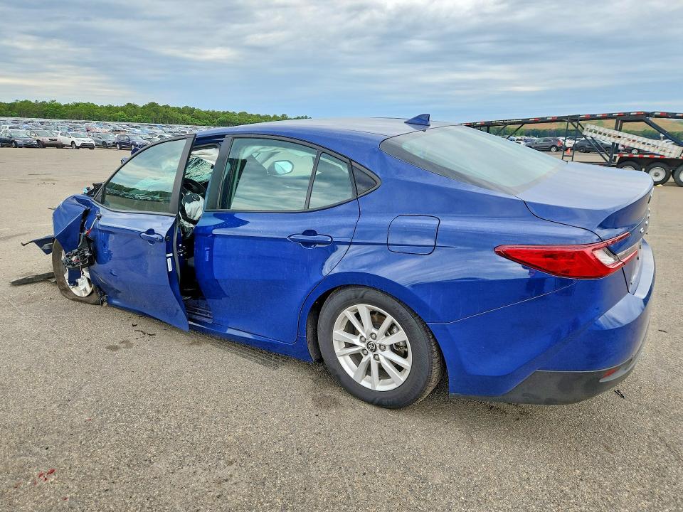 2025 Toyota Camry le