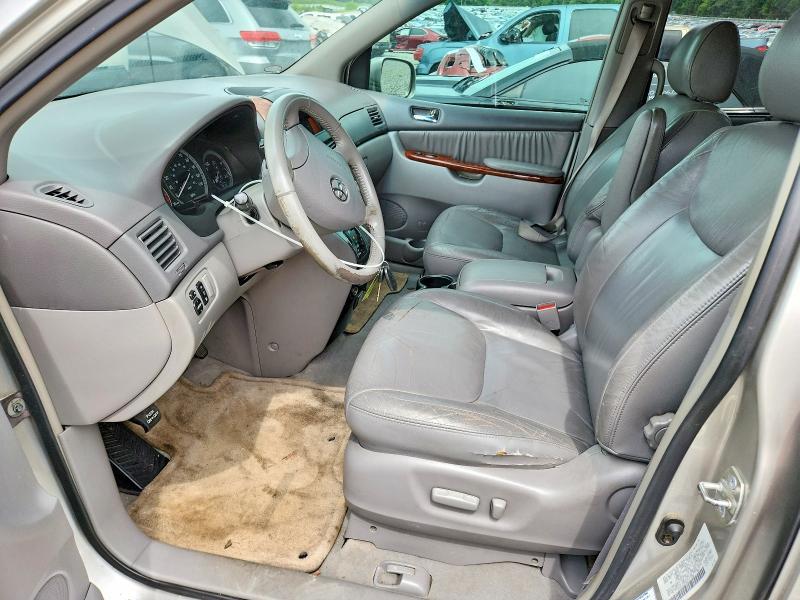 2004 Toyota Sienna xle 7 Passenger