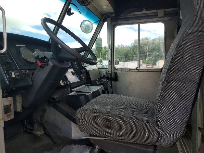 2006 Freightliner MT45 Delivery Truck