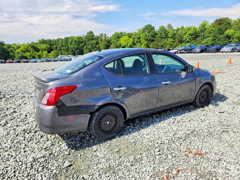 2018 Nissan Versa sv