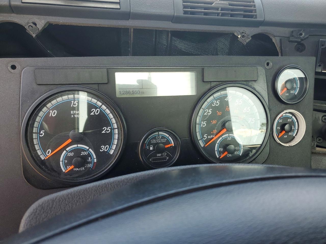 2018 Freightliner Cascadia 113 Semi Truck