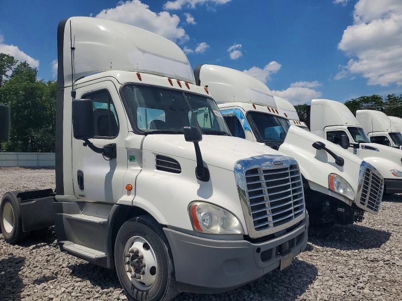 2018 Freightliner Cascadia 113 Semi Truck