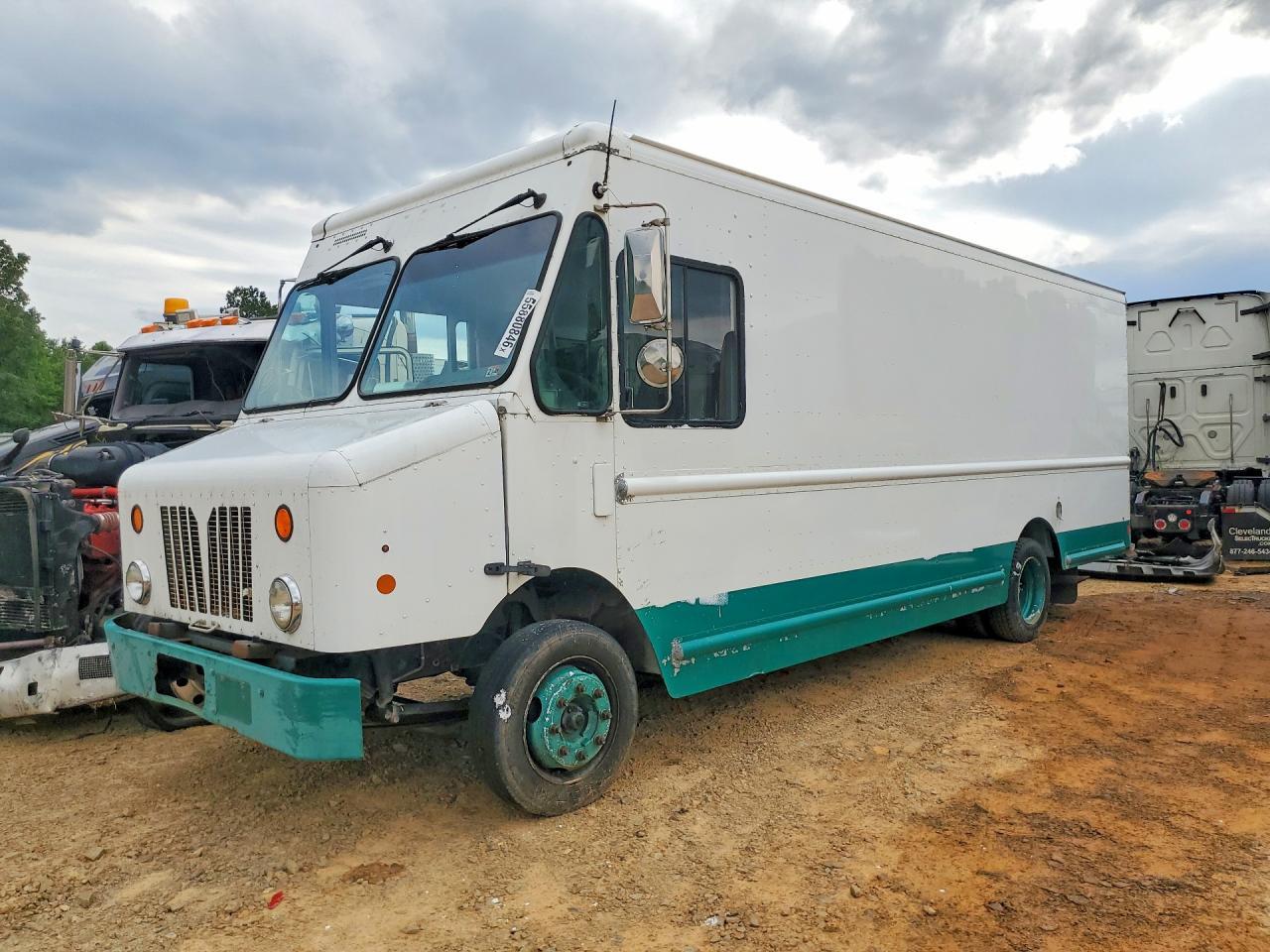 2011 Workhorse Custom Chassis W62 Delivery Truck