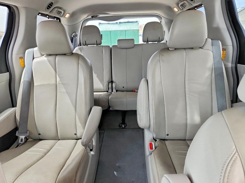 2014 Toyota Sienna xle 7-passenger