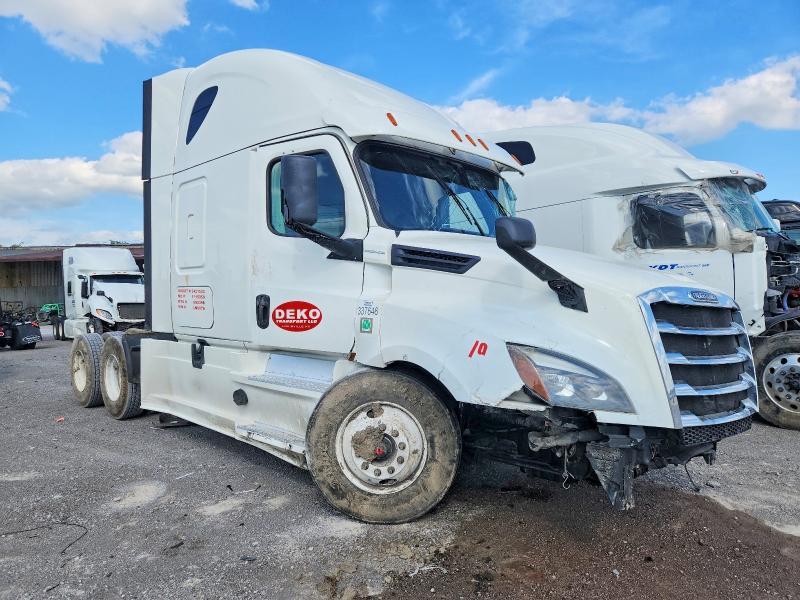 2020 Freightliner Cascadia 126 Semi Truck