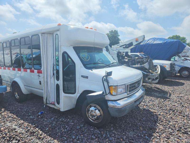 2004 Ford Econoline E350 Super Duty Cutaway van