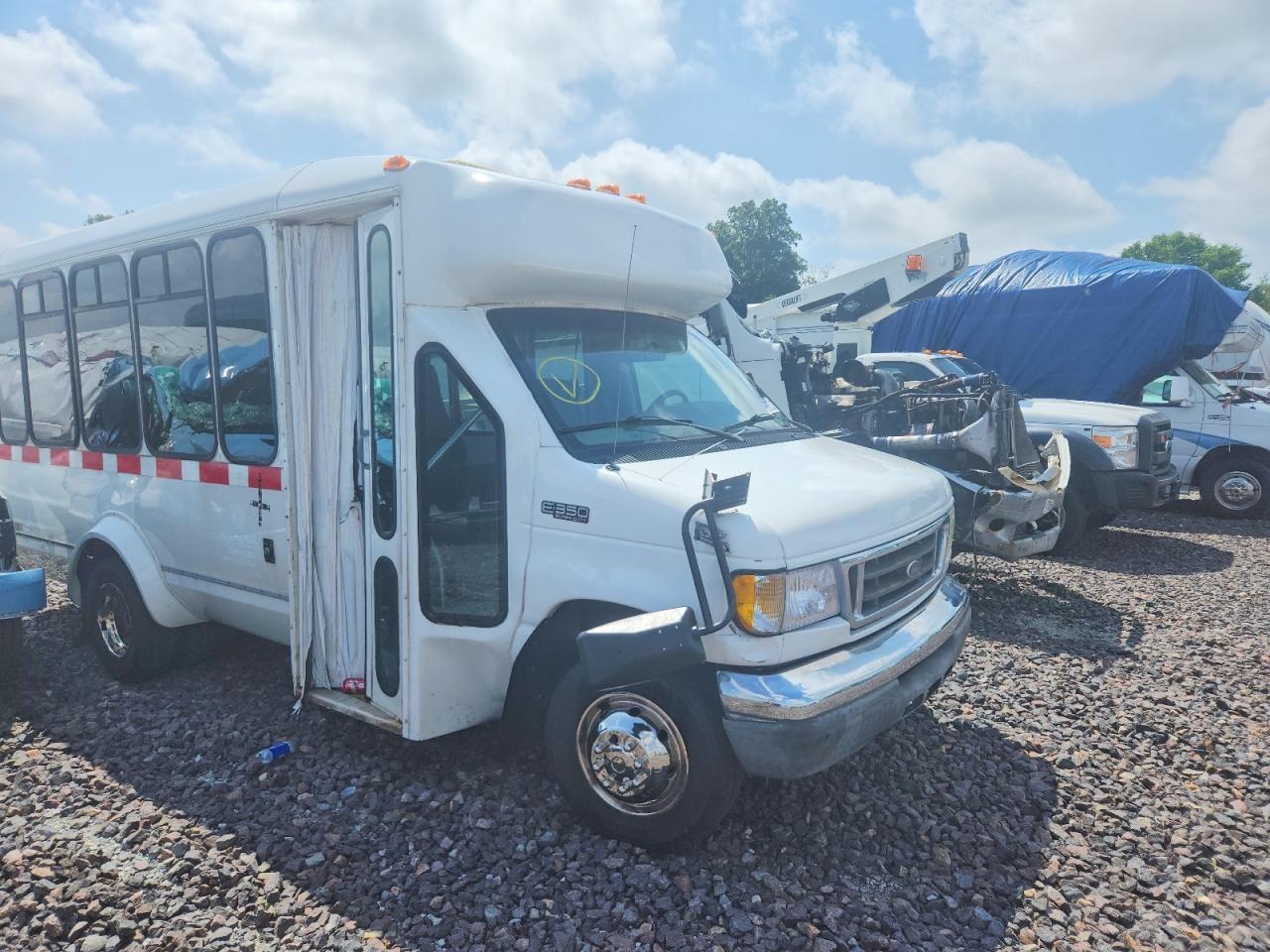 2004 Ford Econoline E350 Super Duty Cutaway Van