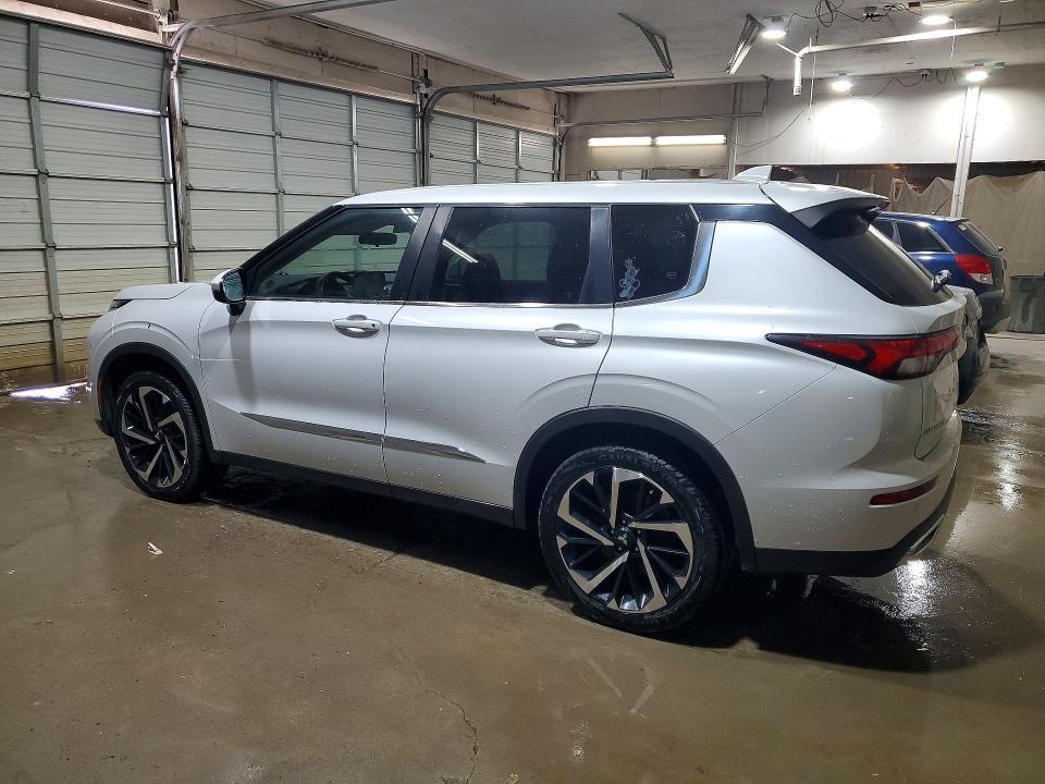 2022 Mitsubishi Outlander es