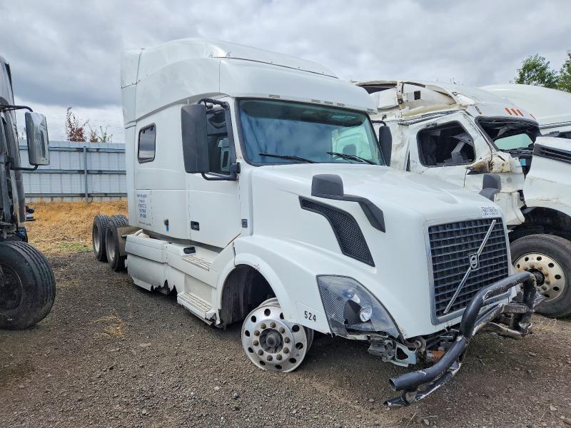 2015 Volvo VNL Semi Truck