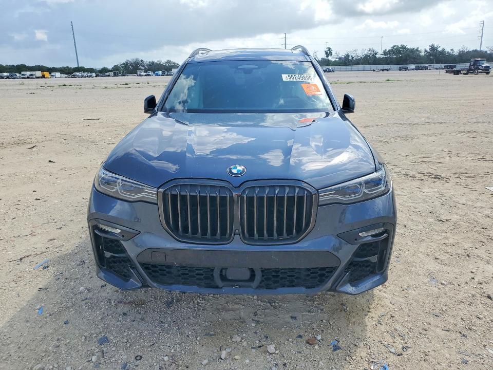 2022 BMW X7 M50i