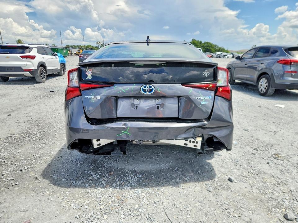 2021 Toyota Prius l eco