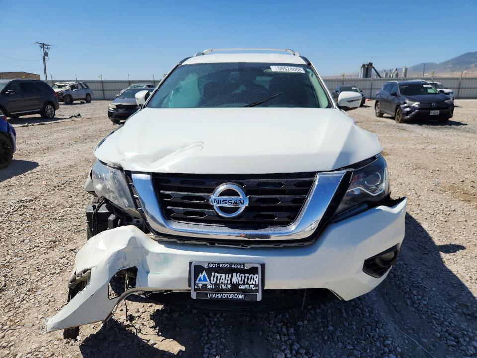 2017 Nissan Pathfinder sv