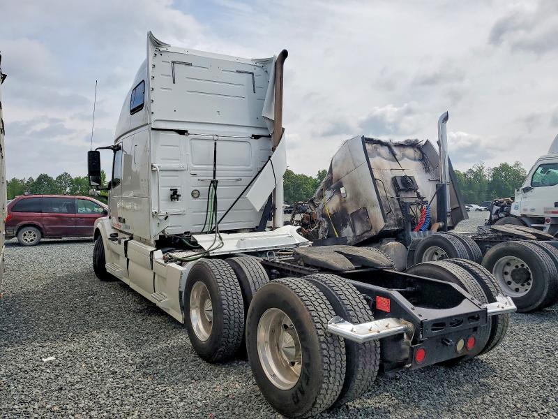 2015 Volvo VNL Semi Truck