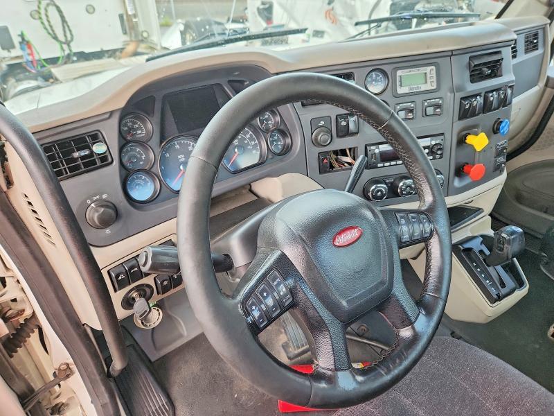 2018 Peterbilt 579 Semi Truck