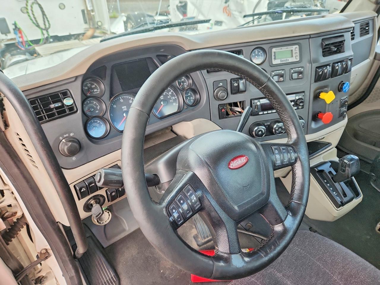 2018 Peterbilt 579 Semi Truck