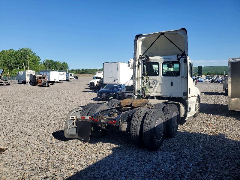 2022 Freightliner Cascadia 126 Semi Truck
