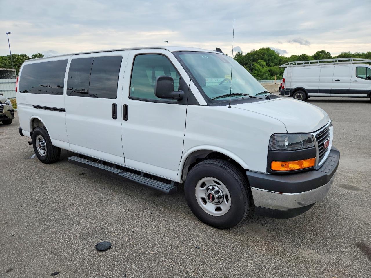 2025 GMC Savana G3500 LT