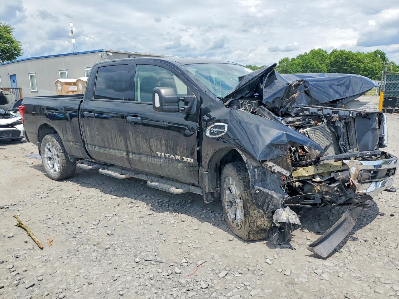 2023 Nissan Titan XD SV