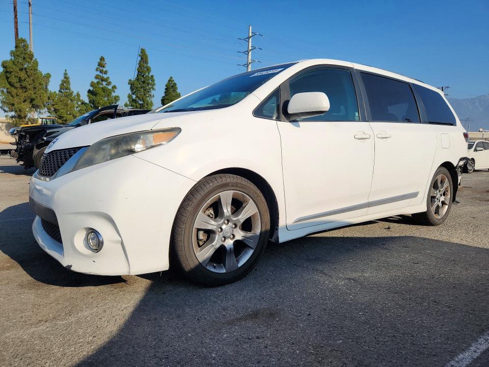 2011 Toyota Sienna Sport