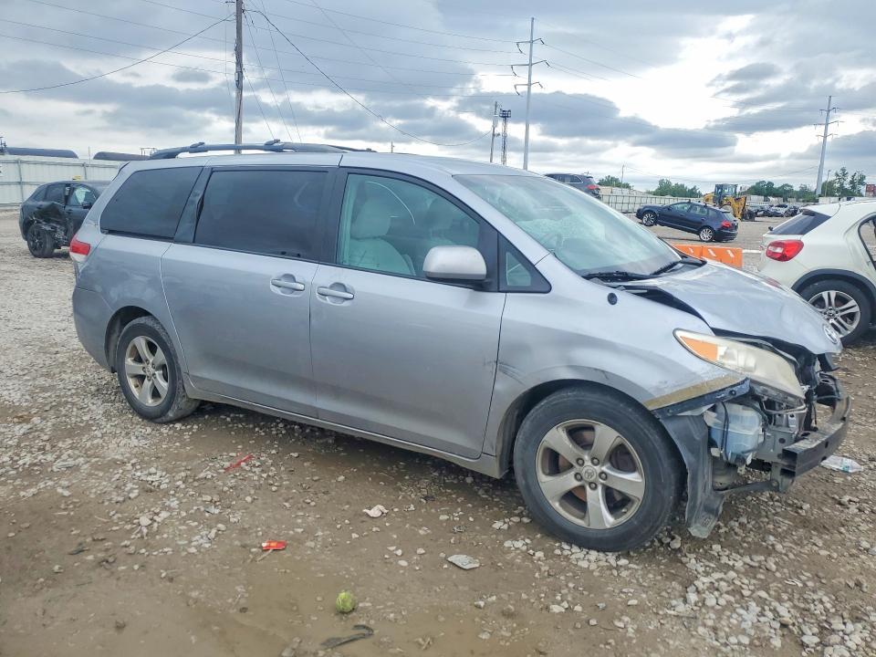 2011 Toyota Sienna le
