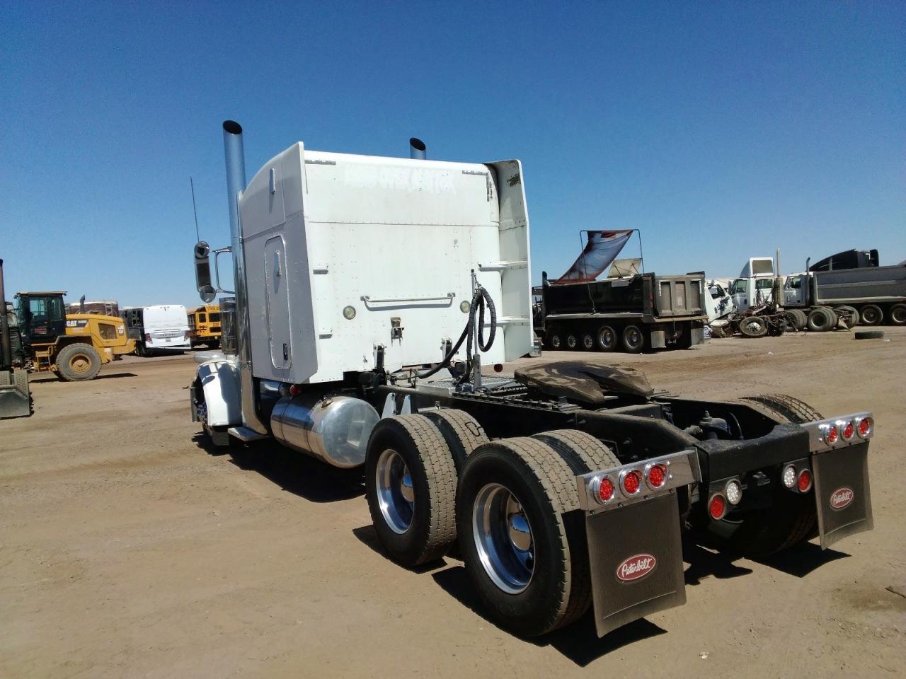 2009 Peterbilt 388 Semi Truck