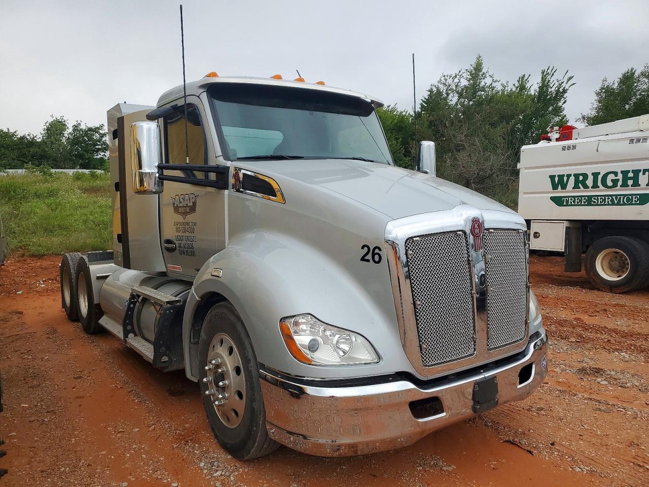 2020 Kenworth T680 Semi Truck