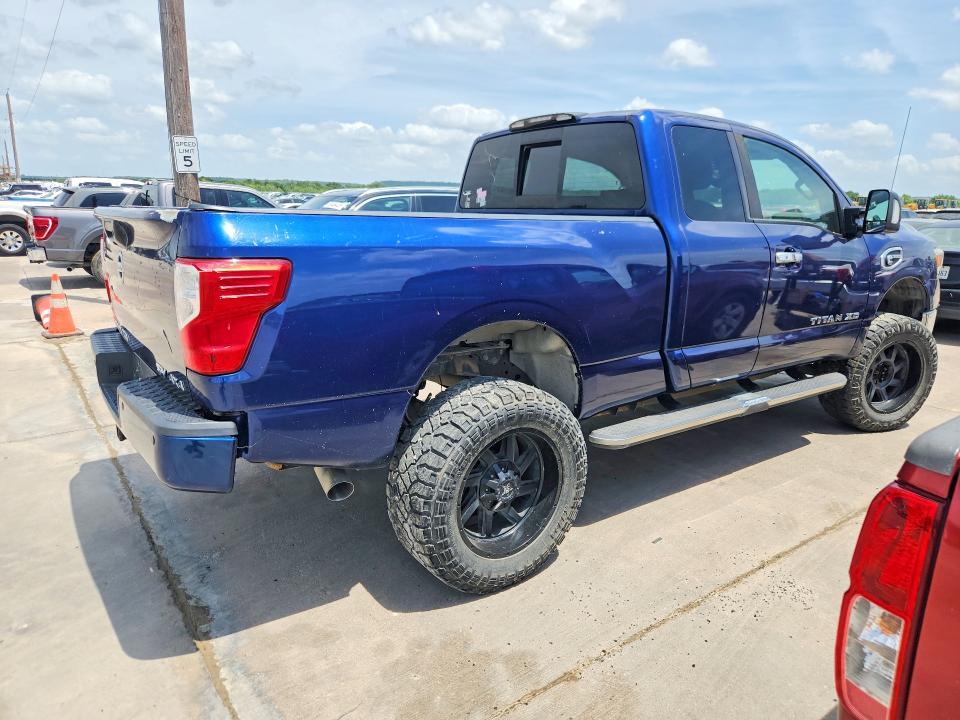 2017 Nissan Titan xd sv