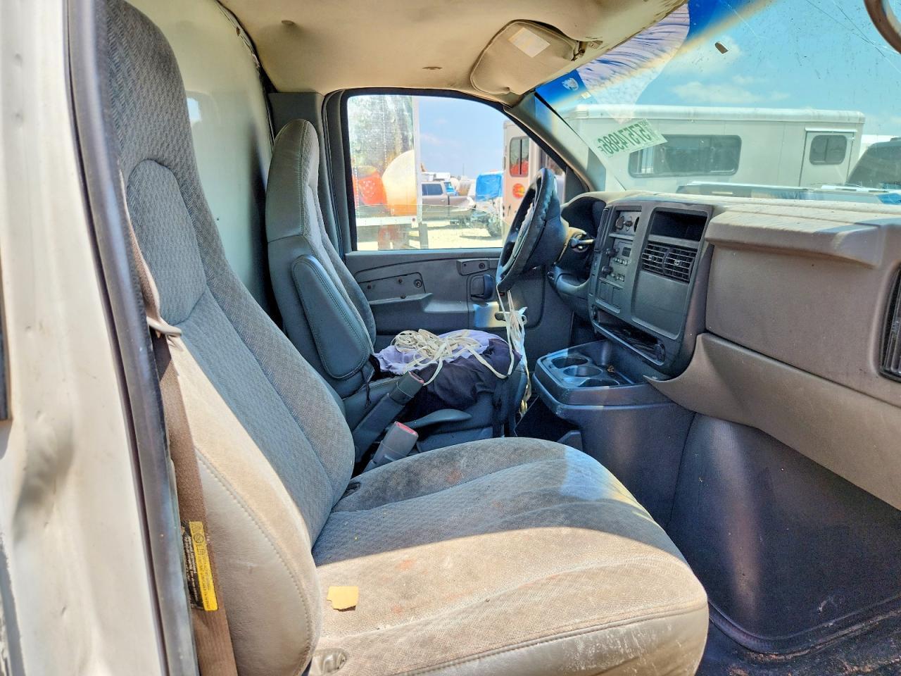 2004 Chevrolet Express G3500 Unknown