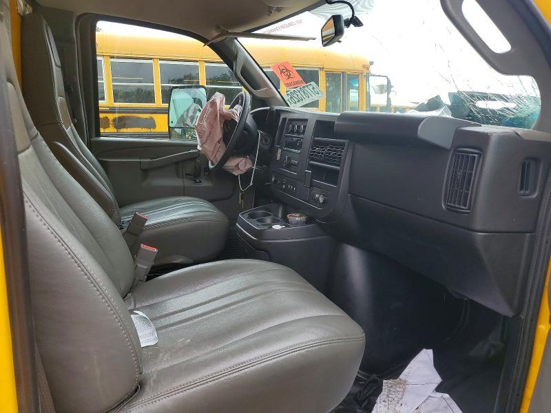 2023 GMC Savana BOX Truck