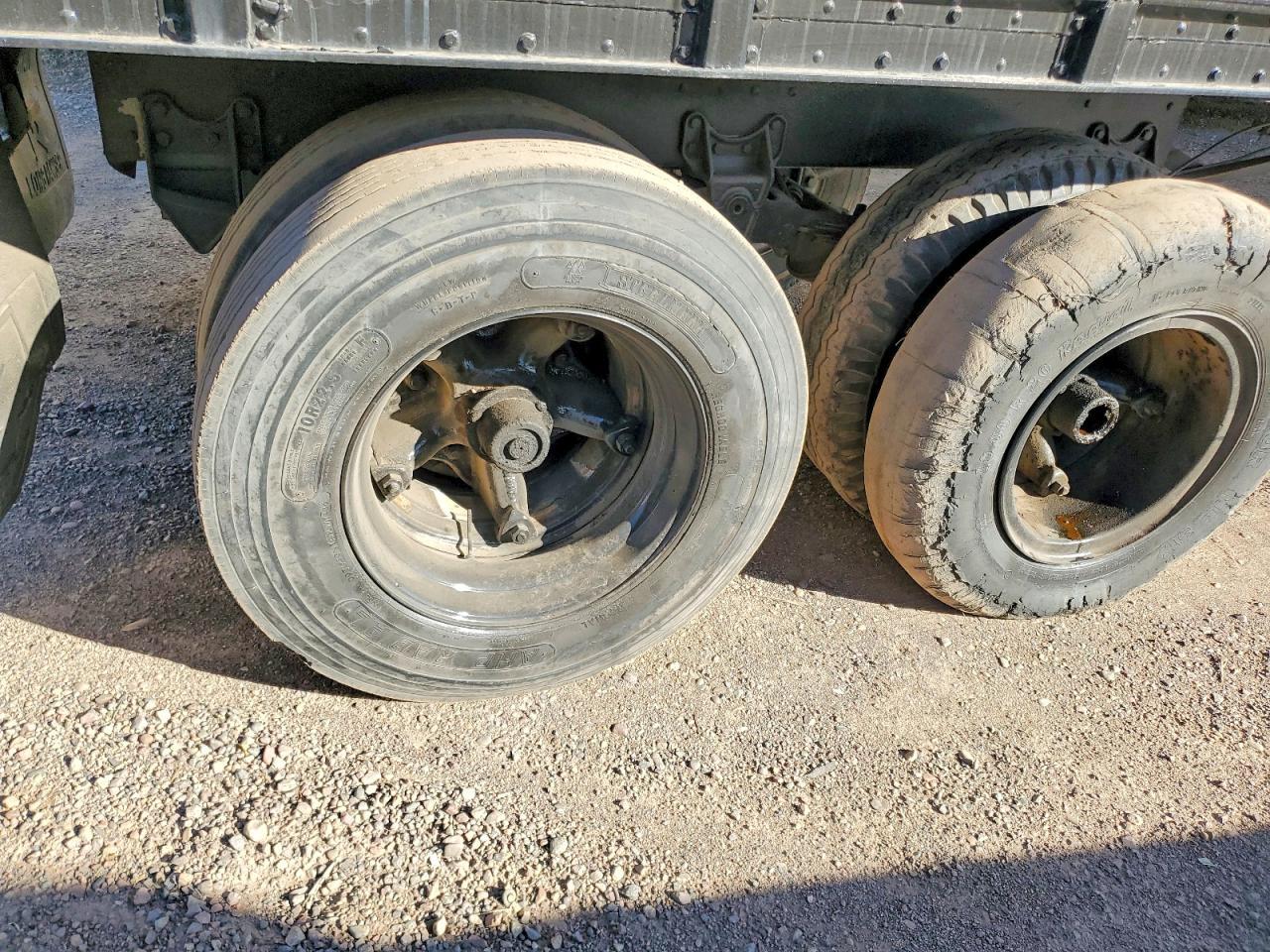 1970 MFG 1970 DRY Van Trailer