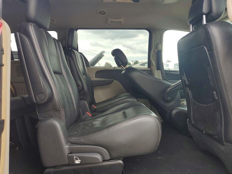 2011 Chrysler Town & Country Touring l