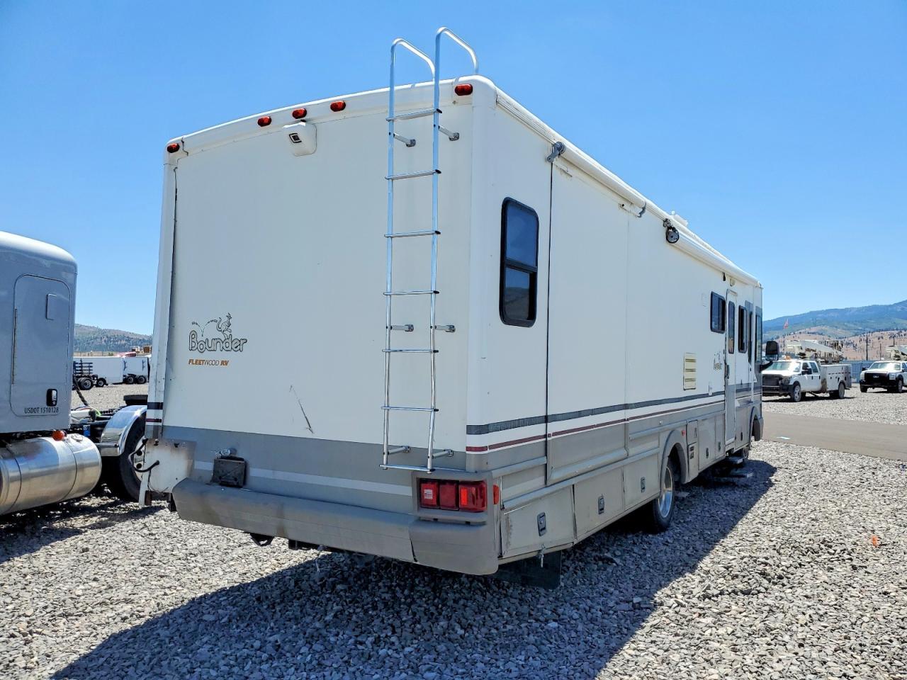 2000 Fleetwood Bounder RV