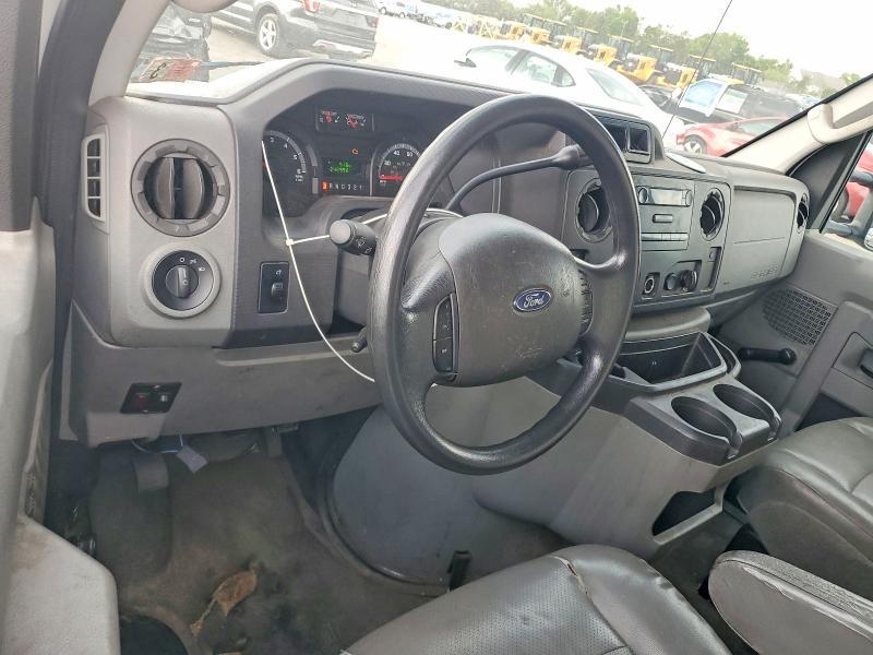 2011 Ford Econoline E350 Super Duty Cutaway van