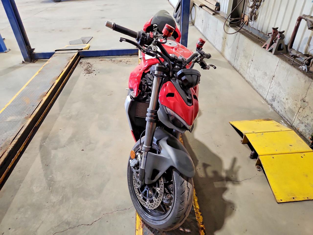 2022 Ducati Streetfighter V2