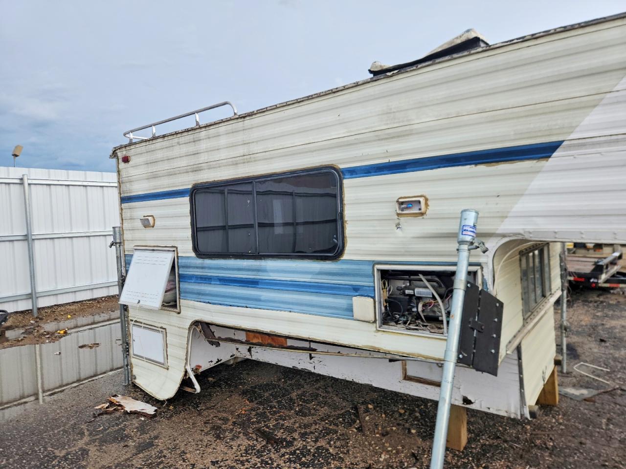 1986 Lance Recreational Vehicle (RV)