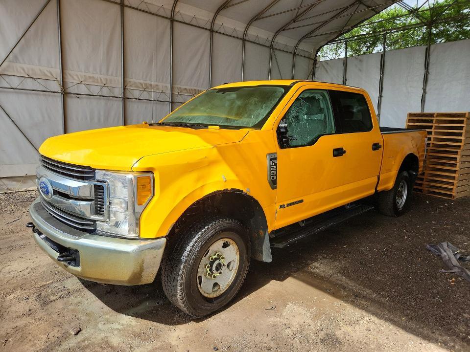 2017 Ford F250 Crew CC 4X2