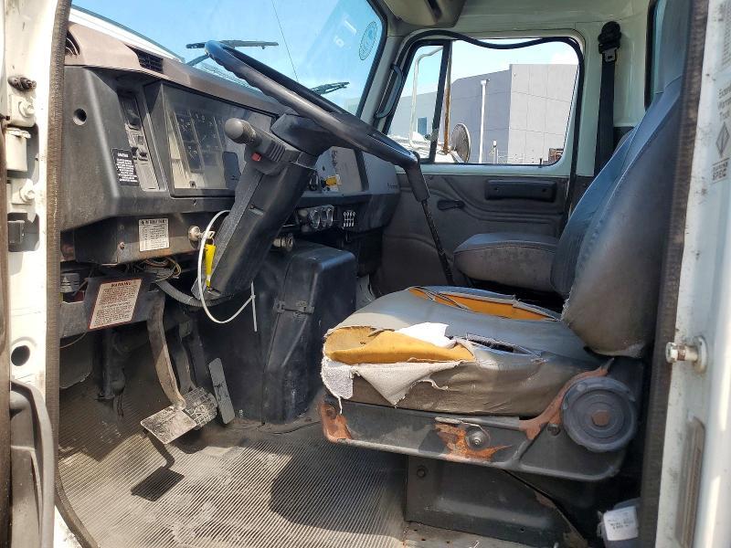 1999 International 4900 BOX Truck