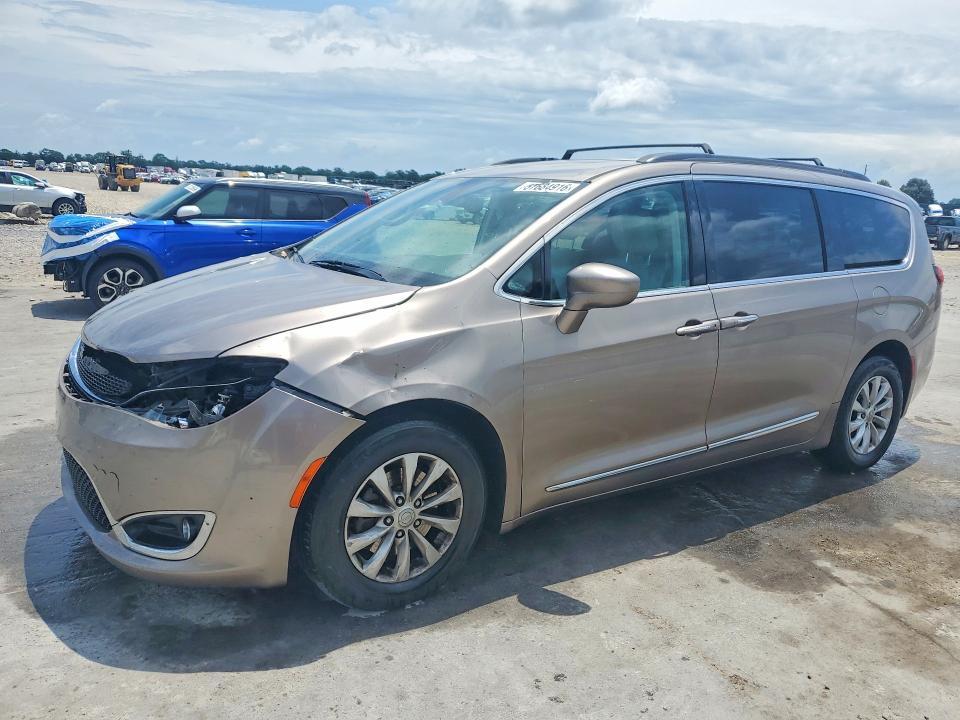 2017 Chrysler Pacifica Touring l