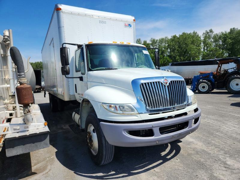 2015 International 4300 box Truck