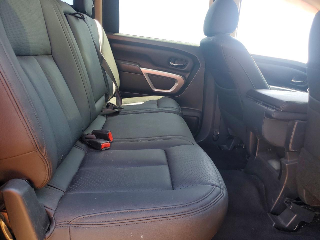2017 Nissan Titan