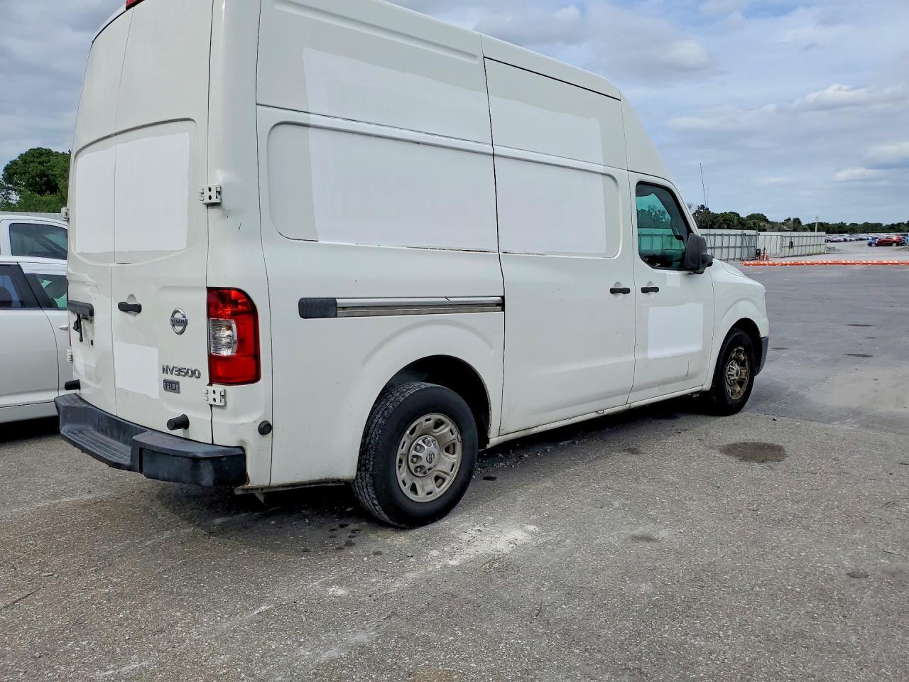 2013 Nissan NV 2500 HD S