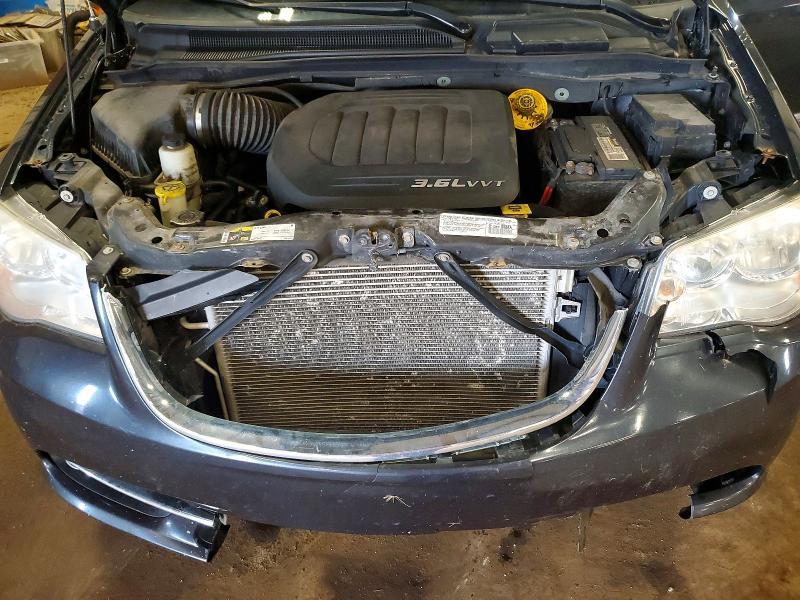 2014 Chrysler Town & Country Touring l