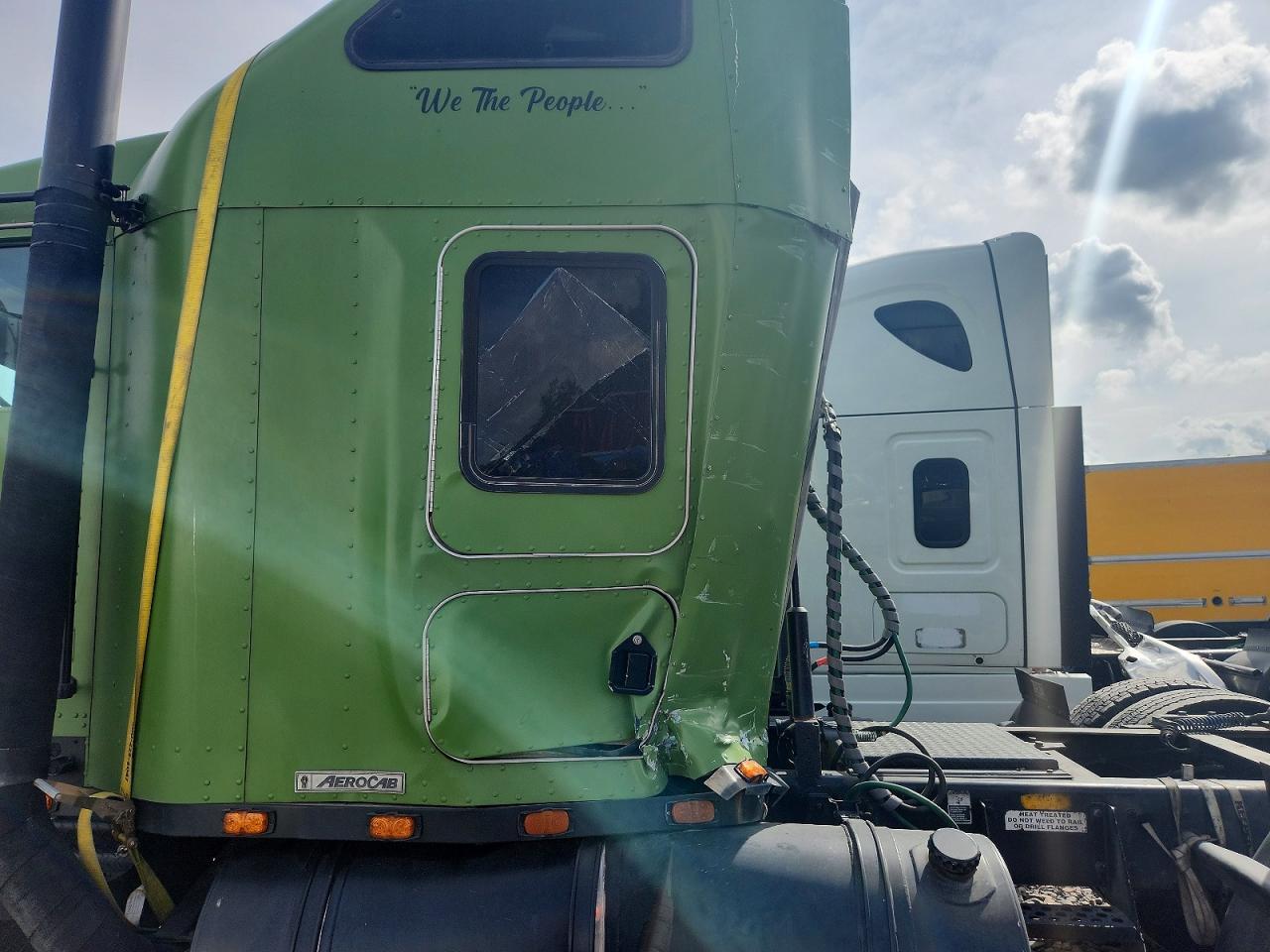 2000 Kenworth W900 Semi Truck
