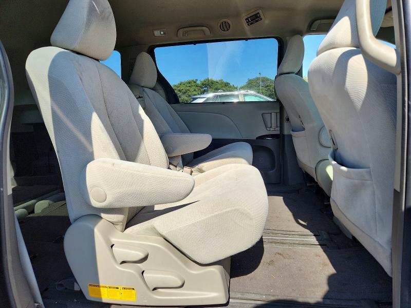 2014 Toyota Sienna le