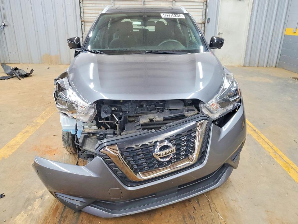 2020 Nissan Kicks sr