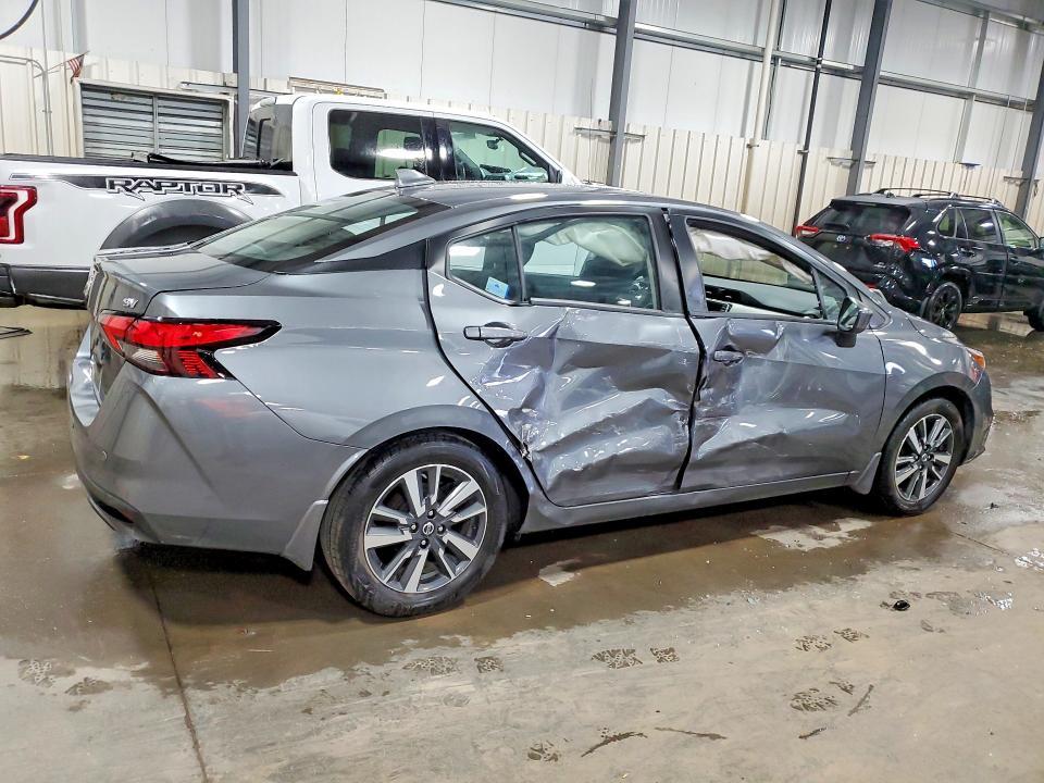 2022 Nissan Versa sv